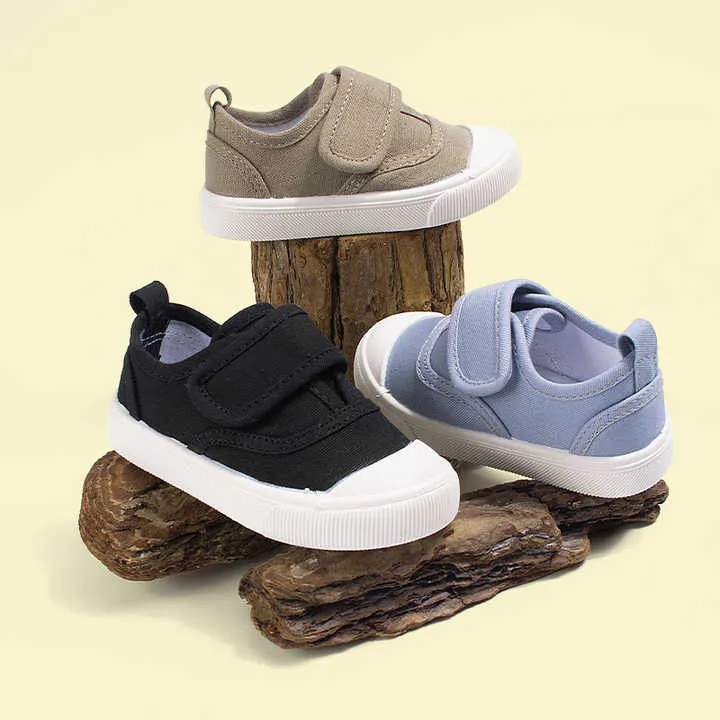 أحذية قماشية جديدة للربيع للأولاد أحذية أطفال . New Spring Boys Canvas Shoes Children