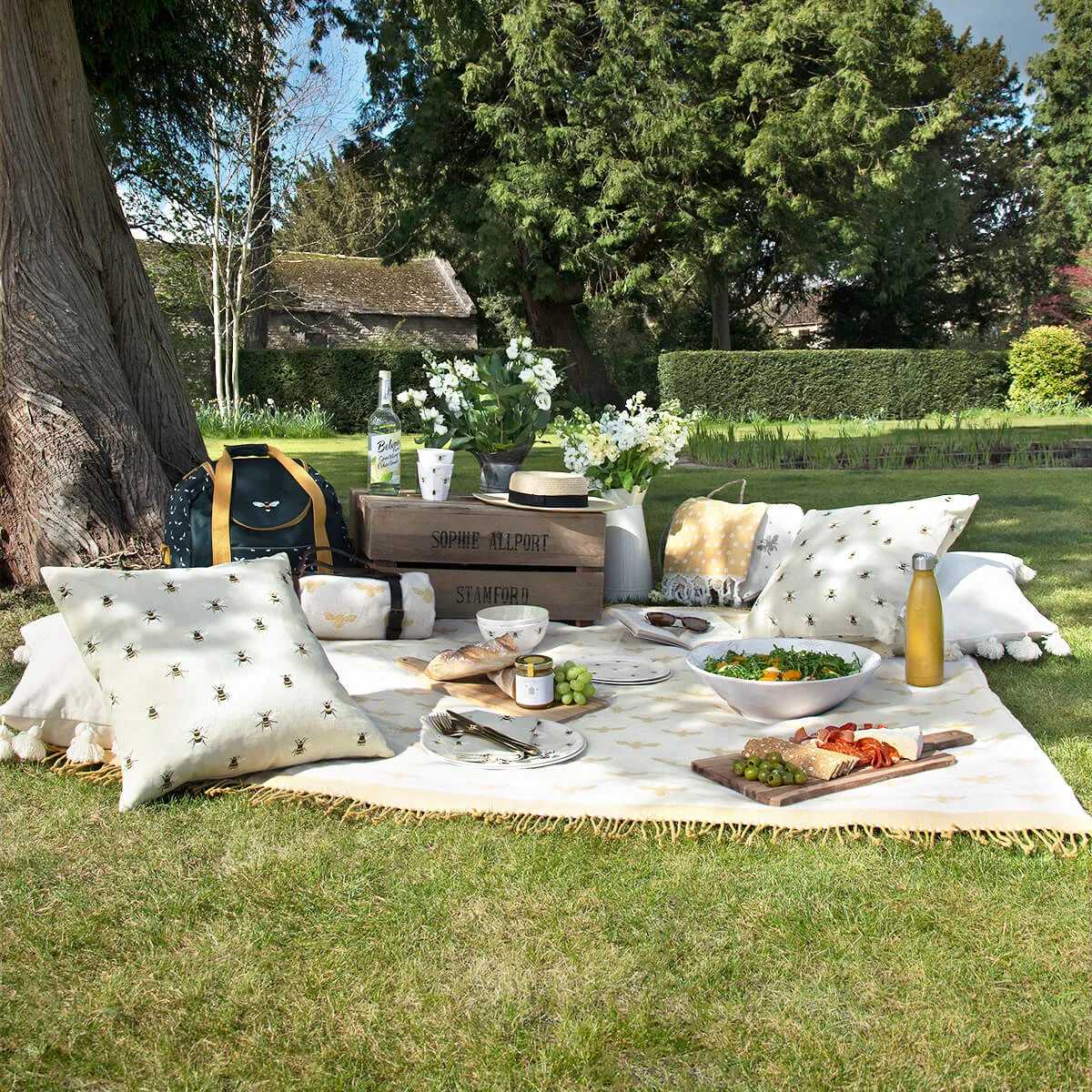 Bees Woven Picnic Blanket